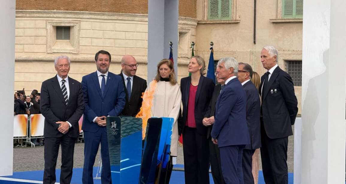 Mattarella accende il braciere di Milano-Cortina 2026